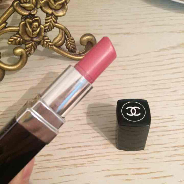 CHANEL(シャネル)のシャネル 口紅 49番 ピンク 美品 コスメ/美容のベースメイク/化粧品(口紅)の商品写真