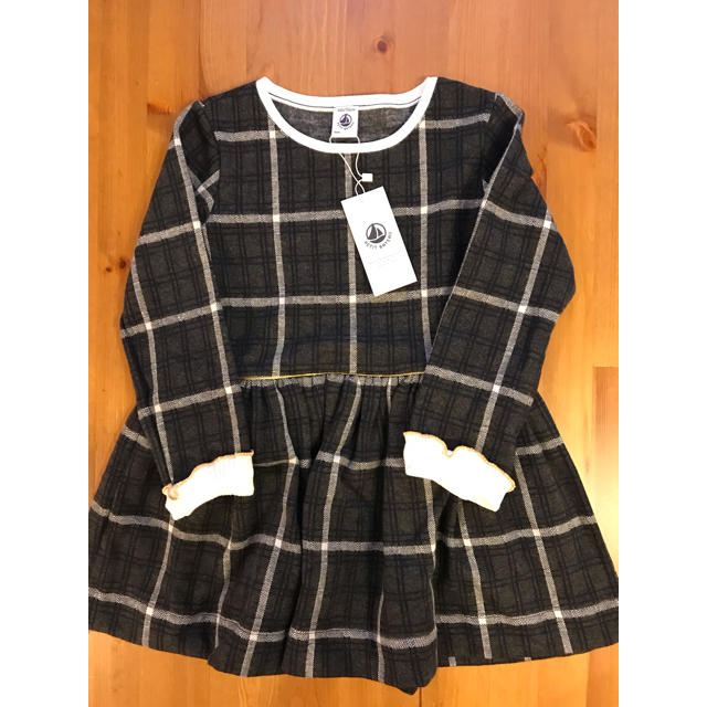 PETIT BATEAU(プチバトー)のdustypink様専用♡6ans プチバトー グレーチェックワンピース キッズ/ベビー/マタニティのキッズ服女の子用(90cm~)(ワンピース)の商品写真