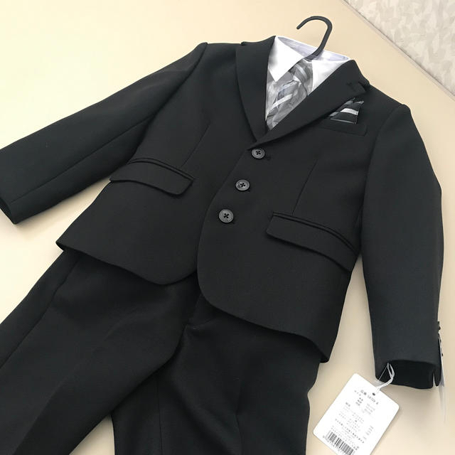 しまむら(シマムラ)の新品⭐️男の子用スーツ4点セット　110㌢ キッズ/ベビー/マタニティのキッズ服男の子用(90cm~)(ドレス/フォーマル)の商品写真