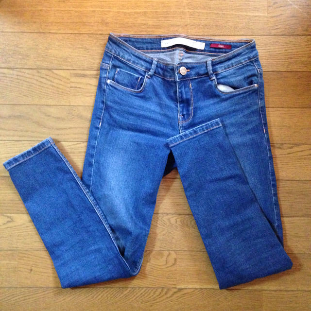 ZARA(ザラ)のZARA アンクルスキーニ 34 レディースのパンツ(デニム/ジーンズ)の商品写真