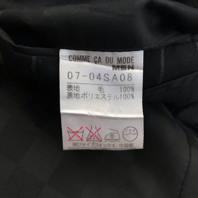 COMME CA MEN(コムサメン)のコムサデモードメン 三つボタンスーツ 黒チョークストライプ メンズのスーツ(セットアップ)の商品写真