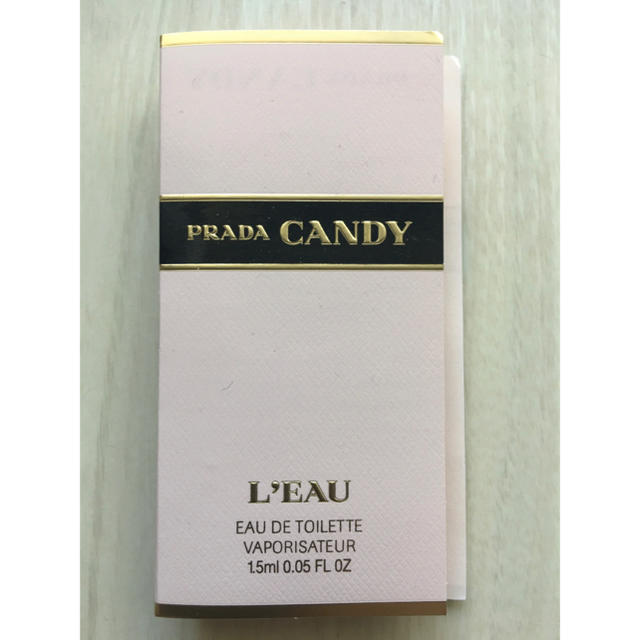 PRADA(プラダ)のプラダ　キャンディ　ロー　オーデトワレ 1.5ml コスメ/美容の香水(香水(女性用))の商品写真