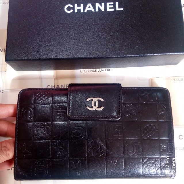 CHANEL(シャネル)の専用です。12万円（新品時の参考価格）シャネル折財布アイコン♡ メンズのファッション小物(折り財布)の商品写真