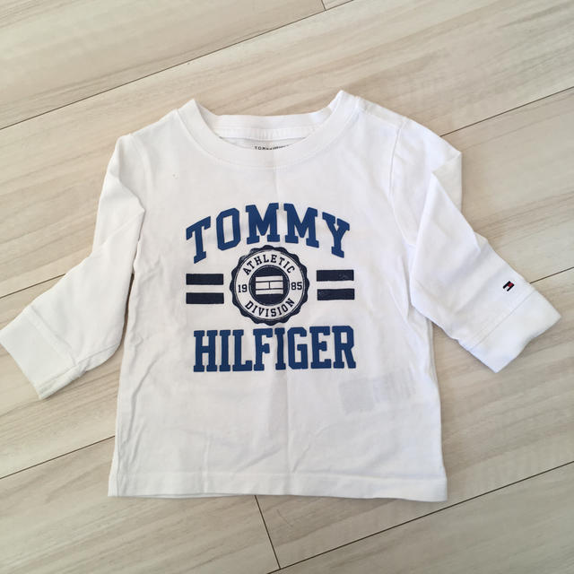 TOMMY HILFIGER(トミーヒルフィガー)のTOMMY HILFIGER ロンT 18M キッズ/ベビー/マタニティのベビー服(~85cm)(シャツ/カットソー)の商品写真