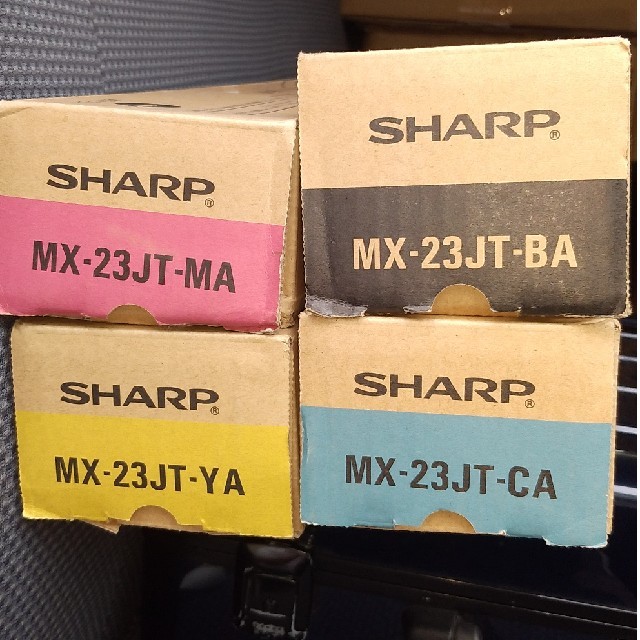 SHARP(シャープ)のSHARP　コピー機純正トナー　MX23JT インテリア/住まい/日用品のオフィス用品(OA機器)の商品写真