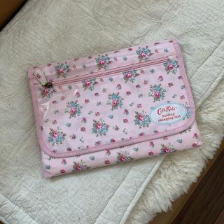 キャスキッドソン(Cath Kidston)のcath kidston オムツ替えシート.おむつ入れ.おむつバッグ(おむつ替えマット)