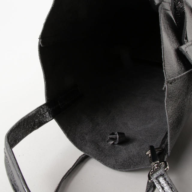SLOBE IENA(スローブイエナ)のイエナスローブ  MARLON メタリックシルバーショルダーバッグ イタリア製 レディースのバッグ(ショルダーバッグ)の商品写真