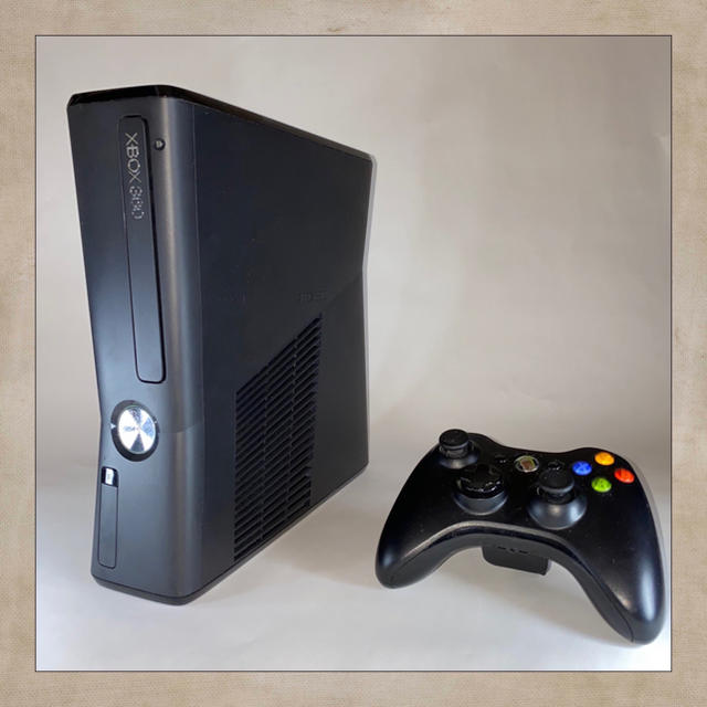 Xbox360(エックスボックス360)のXbox 360 S 本体 250GB ＆ リアルアーケドPro.VX SA エンタメ/ホビーのゲームソフト/ゲーム機本体(家庭用ゲーム機本体)の商品写真