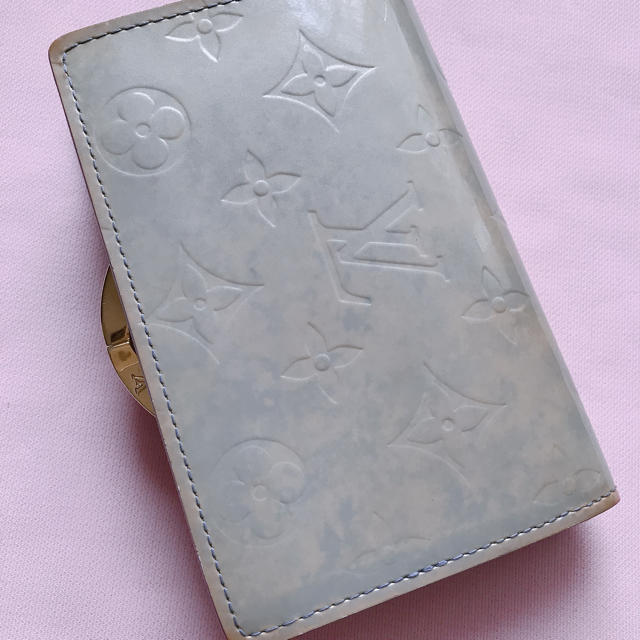 LOUIS VUITTON(ルイヴィトン)のルイヴィトン ヴェルニ ポルト　モネ・ビエ ヴィエノワ財布 レディースのファッション小物(財布)の商品写真