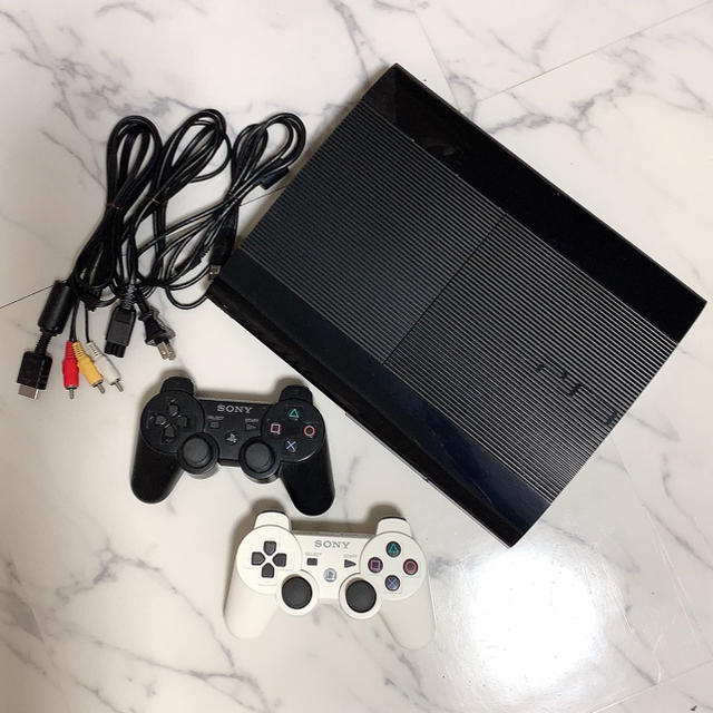 PlayStation3(プレイステーション3)のPS3 500GB 本体＋純正コントローラー2個 エンタメ/ホビーのゲームソフト/ゲーム機本体(家庭用ゲーム機本体)の商品写真
