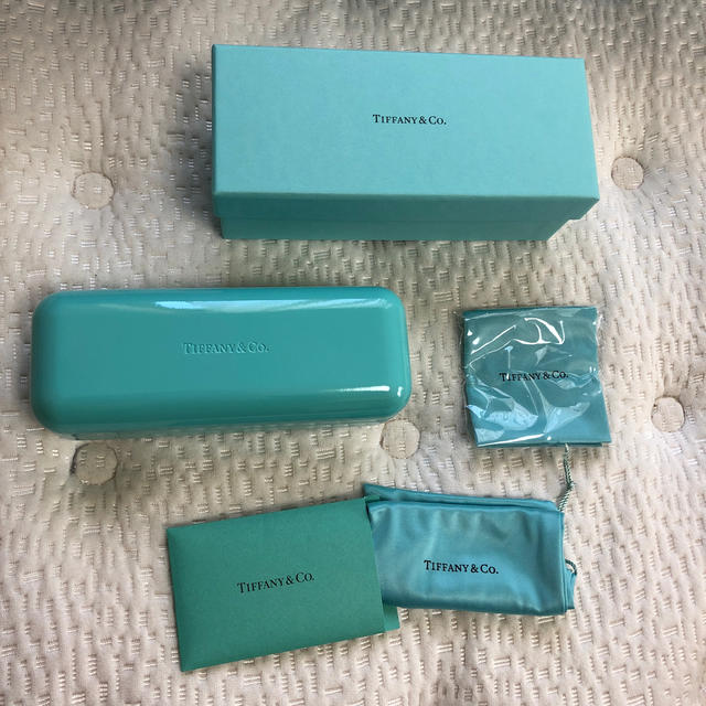 Tiffany & Co.(ティファニー)のティファニー　メガネケース新品未使用 レディースのファッション小物(その他)の商品写真