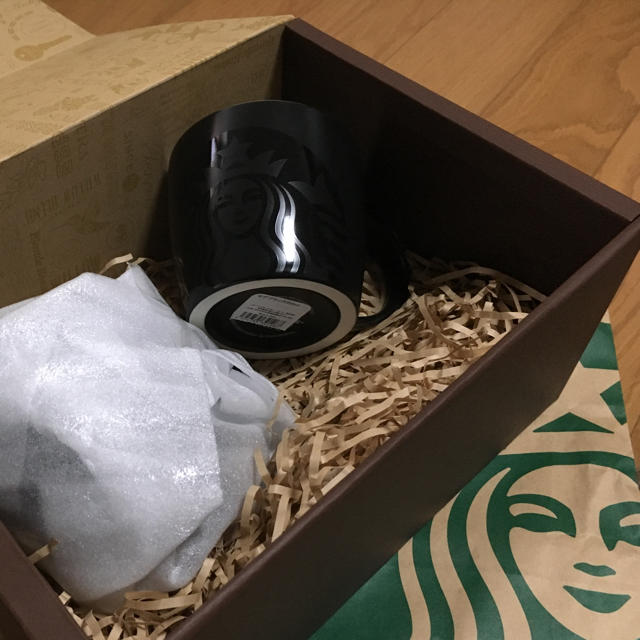 Starbucks Coffee(スターバックスコーヒー)のスターバックス ブラックマグ‼︎  新品未使用‼︎  ギフトボックス付き‼︎‼︎ インテリア/住まい/日用品のインテリア/住まい/日用品 その他(その他)の商品写真