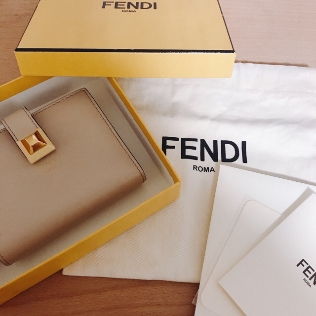 週末限定1000円お値下げ‼︎ FENDI 折り財布