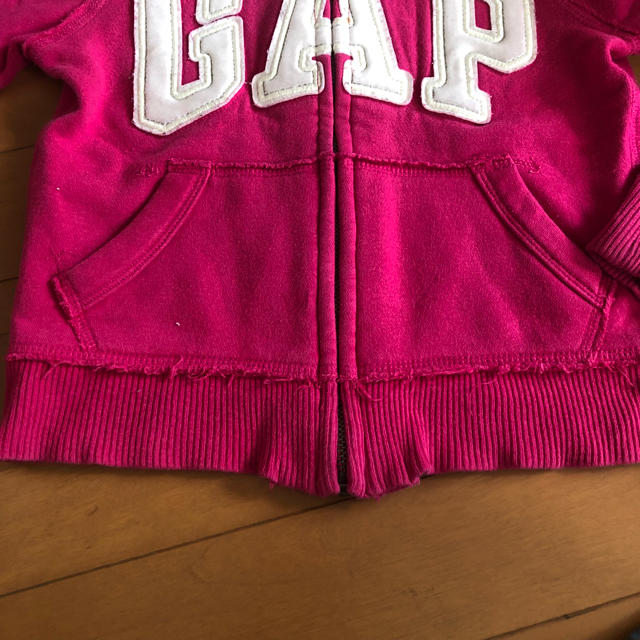 GAP Kids(ギャップキッズ)の女児 GAPパーカー（130） キッズ/ベビー/マタニティのキッズ服女の子用(90cm~)(ジャケット/上着)の商品写真