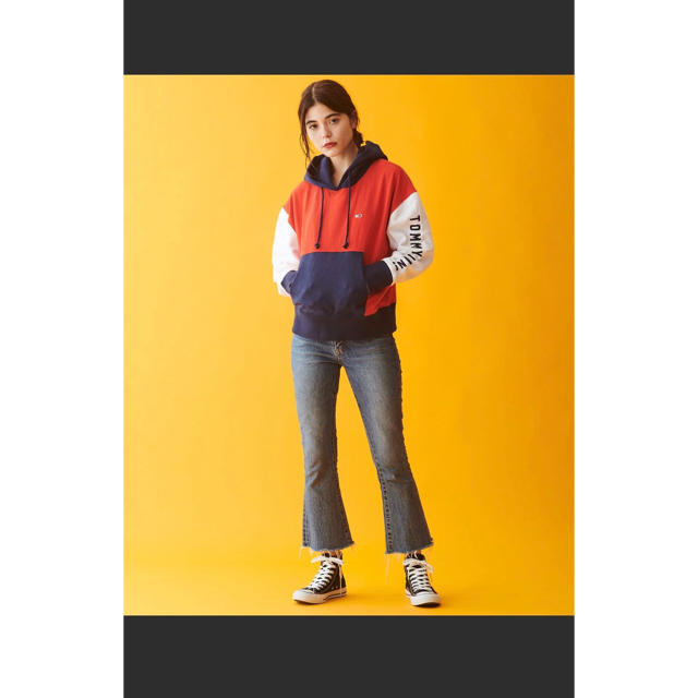 TOMMY(トミー)のTommy jeans レディースのトップス(パーカー)の商品写真