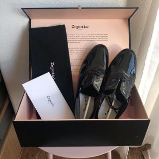 レペット(repetto)の【新品未使用】repetto ZIZI エナメル BK 38(ローファー/革靴)