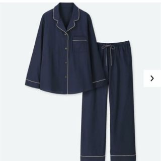 ユニクロ(UNIQLO)のユニクロ コットンパイピング パジャマ Mサイズ／ネイビー

(パジャマ)