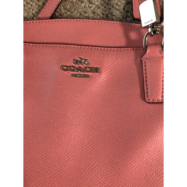 COACH(コーチ)のコーチピンクショルダーバッグ レディースのバッグ(ショルダーバッグ)の商品写真