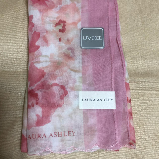 LAURA ASHLEY(ローラアシュレイ)のローラアシュレイ  花柄スカーフ レディースのファッション小物(バンダナ/スカーフ)の商品写真