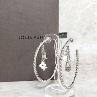 ルイヴィトン(LOUIS VUITTON)のヴィトン ピアス フープ 白 クレオール スウィート モノグラム 輪 銀(ピアス)