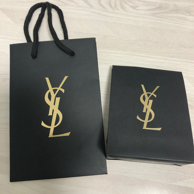 Yves Saint Laurent Beaute(イヴサンローランボーテ)のYSL ルージュ　ヴォリュプテ　ロックシャイン　伊勢丹限定 コスメ/美容のベースメイク/化粧品(口紅)の商品写真