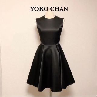 フォクシー(FOXEY)のYOKOCHAN フレアワンピース 美シルエット 黒 36 上品 サテン(ひざ丈ワンピース)