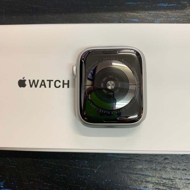 Apple Watch(アップルウォッチ)のアップルウォッチ4 44mm アルミニウム GPS+Cellular シルバー スマホ/家電/カメラのスマートフォン/携帯電話(スマートフォン本体)の商品写真