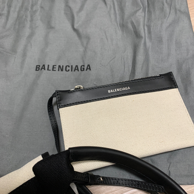 BALENCIAGA BAG(バレンシアガバッグ)のセール　新品　バレンシアガ　　ネイビー　カバ　XS   レディースのバッグ(ショルダーバッグ)の商品写真