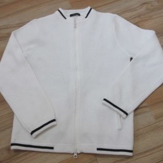 コムサイズム(COMME CA ISM)の【美品】COMME CA ISM　　ニット・セーター　白　黒　M(ニット/セーター)