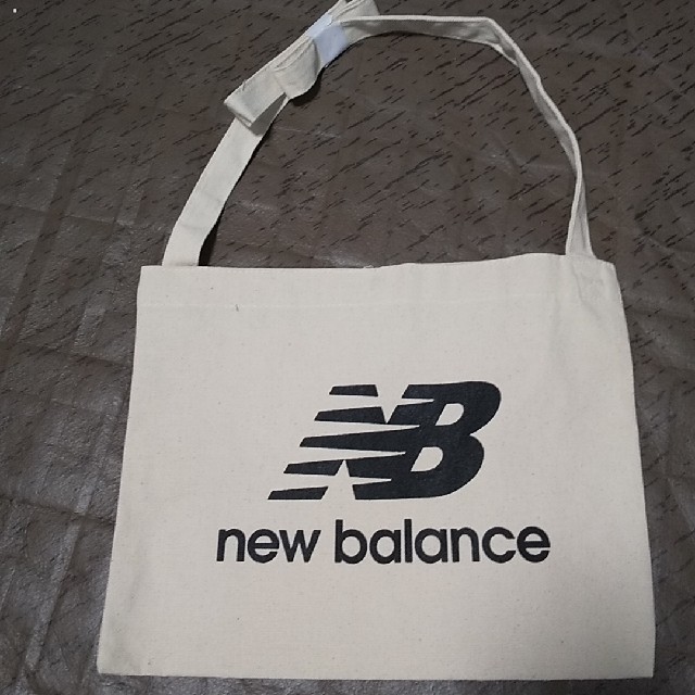 New Balance(ニューバランス)の最終値下げ！新品！非売品！new balanceの斜めがけカバン レディースのバッグ(ショルダーバッグ)の商品写真