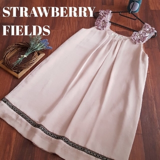 ストロベリーフィールズ(STRAWBERRY-FIELDS)のストロベリーフィールズ ピンク 肩 ビーズ刺繍 ドレス ビーズ ふんわり(ミディアムドレス)
