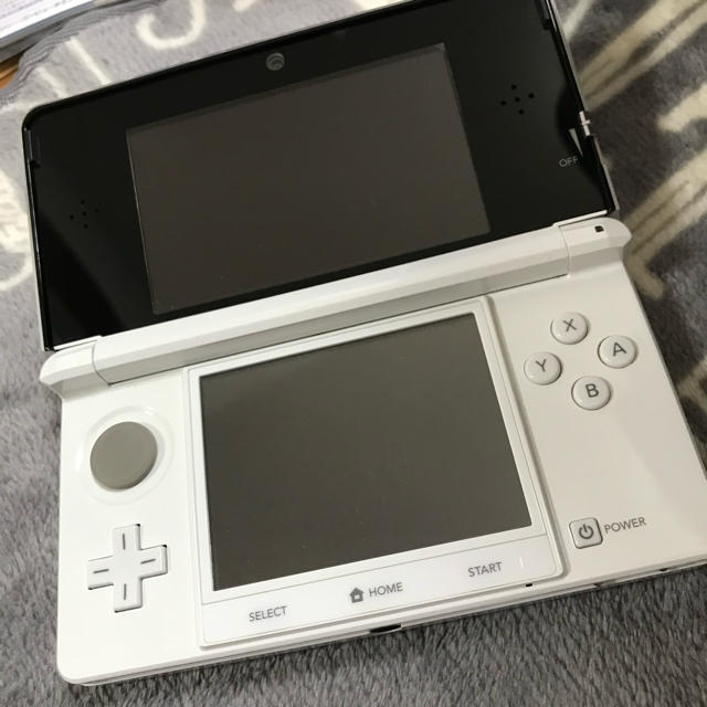 任天堂　3DS ホワイト 1