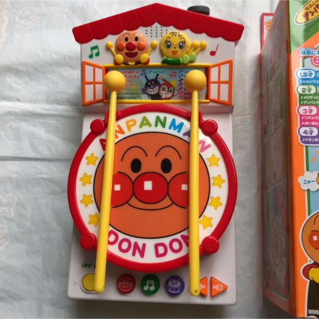 アンパンマン(アンパンマン)のおうちでドンドンアンパンマン  アンパンマン たいこ キッズ/ベビー/マタニティのおもちゃ(楽器のおもちゃ)の商品写真