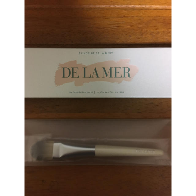 DE LA MER(ドゥラメール)のドゥ・ラ・メール　ブラシ コスメ/美容のベースメイク/化粧品(その他)の商品写真