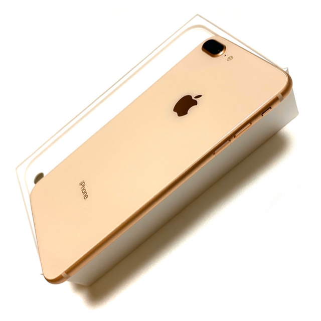 Apple(アップル)のiPhone 8 Plus Gold 64 GB docomo  極美品 完売品 スマホ/家電/カメラのスマートフォン/携帯電話(スマートフォン本体)の商品写真