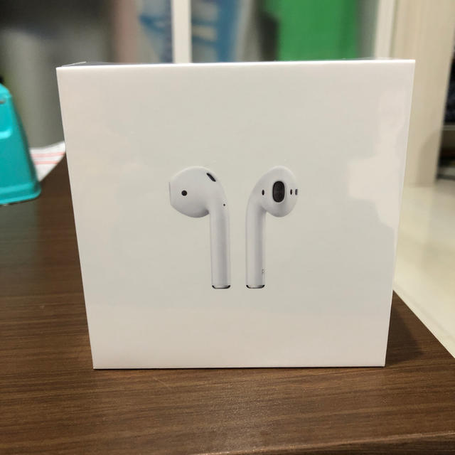 Apple AirPods with Charging Case  第2世代ヘッドフォン/イヤフォン