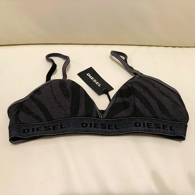 DIESEL(ディーゼル)のDIESEL ゼブラ柄　ノンワイヤー　ブラジャー　ブラック レディースの下着/アンダーウェア(ブラ)の商品写真