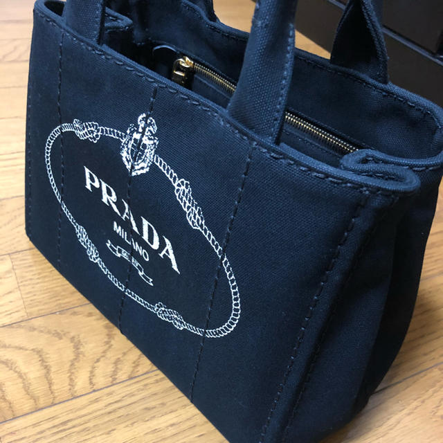 PRADA(プラダ)のPRADA★プラダ★カナパ★黒★Sサイズ レディースのバッグ(トートバッグ)の商品写真