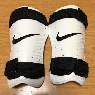 ナイキ(NIKE)のサッカー　すね当て(その他)