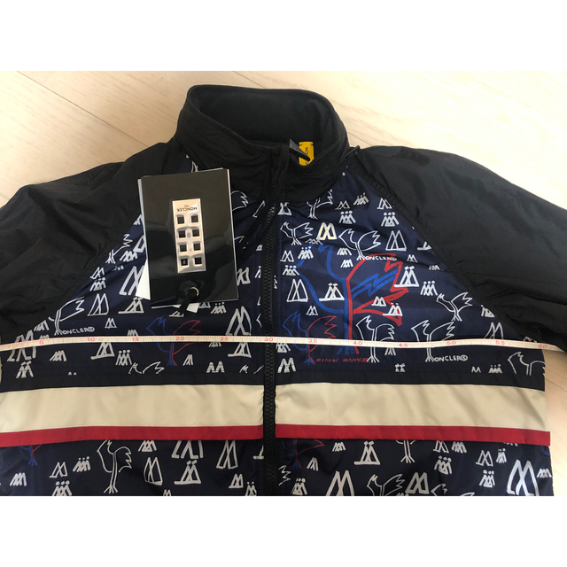 MONCLER(モンクレール)の値下げ新品モンクレール ジーニアス ALLOS ナイロンジャケット　サイズ3 紺 メンズのジャケット/アウター(ナイロンジャケット)の商品写真