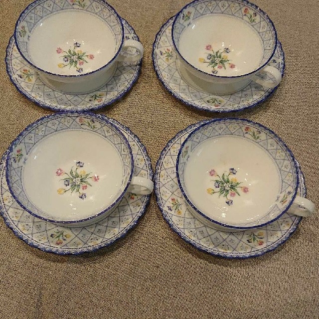 Noritake(ノリタケ)のノリタケカップ&ソーサー4客 インテリア/住まい/日用品のキッチン/食器(グラス/カップ)の商品写真