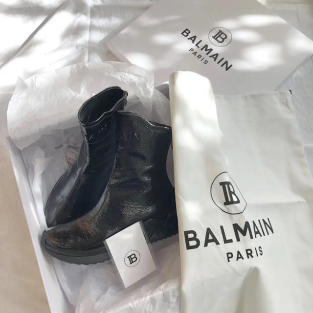 BALMAIN(バルマン)のBALMAIN バルマン 美品 エナメル ショートブーツ 24 37 ブラック レディースの靴/シューズ(ブーツ)の商品写真