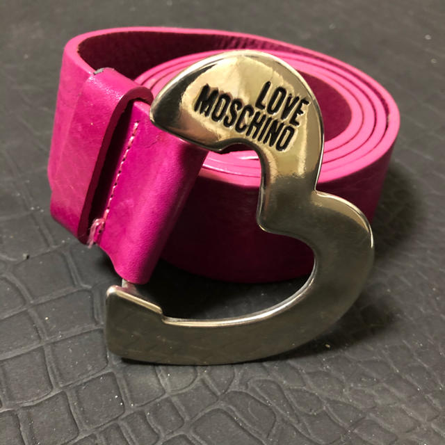 MOSCHINO(モスキーノ)のLove Moschinoのピンクのベルト レディースのファッション小物(ベルト)の商品写真