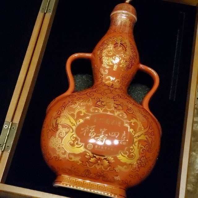 古酒　福壽四喜　金門高粱酒　白酒　陶器ボトル　國立故宮博物院　木箱・折本付き 食品/飲料/酒の酒(その他)の商品写真