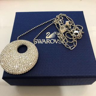 スワロフスキー(SWAROVSKI)の新品同様　スワロフスキーロングネックレス(ネックレス)