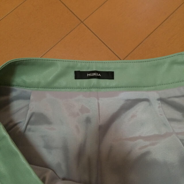 MURUA(ムルーア)のMURUAフェイクレザータイトスカート レディースのスカート(ミニスカート)の商品写真