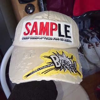 スマップ(SMAP)の帽子祭・セール！激レア・SMAPのツアーキャップ  バッチ付き(キャップ)