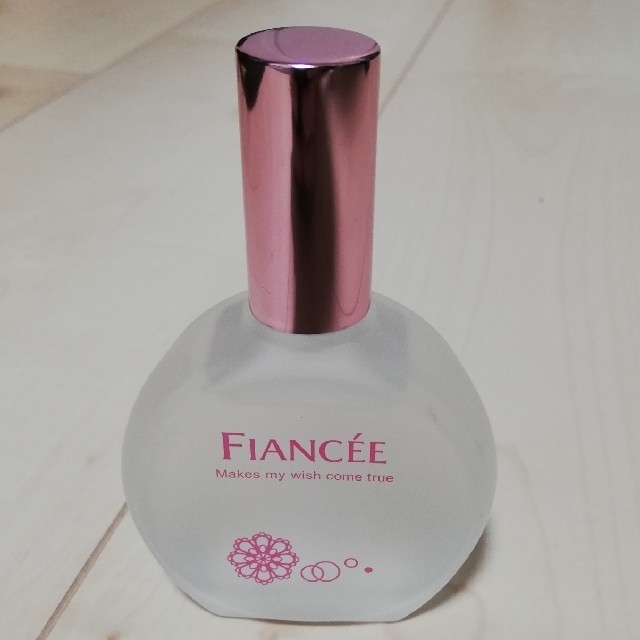 FIANCEE(フィアンセ)のフィアンセ パルファンドトワレ ピュアシャンプー(50ml) コスメ/美容の香水(その他)の商品写真