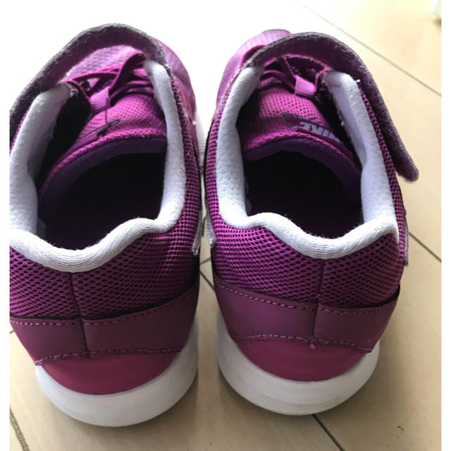 NIKE(ナイキ)のナイキ　紫　スニーカー　 キッズ/ベビー/マタニティのキッズ靴/シューズ(15cm~)(スニーカー)の商品写真
