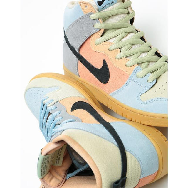 NIKE(ナイキ)のNIKE SB DUNK HIGH EASTER SPECTRUM メンズの靴/シューズ(スニーカー)の商品写真